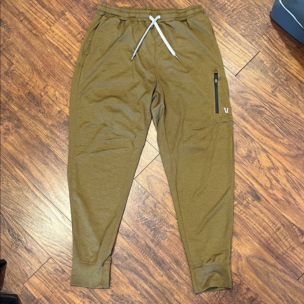 Vuori Olive Jogger Sweatpants with Zip Thigh Pocket